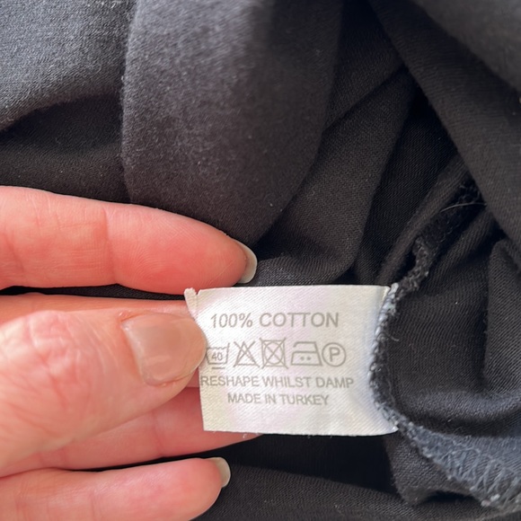 “James Bond” Sunspel Men’s Riviera Black V-neck tee (L fits like M). - Picture 7 of 7